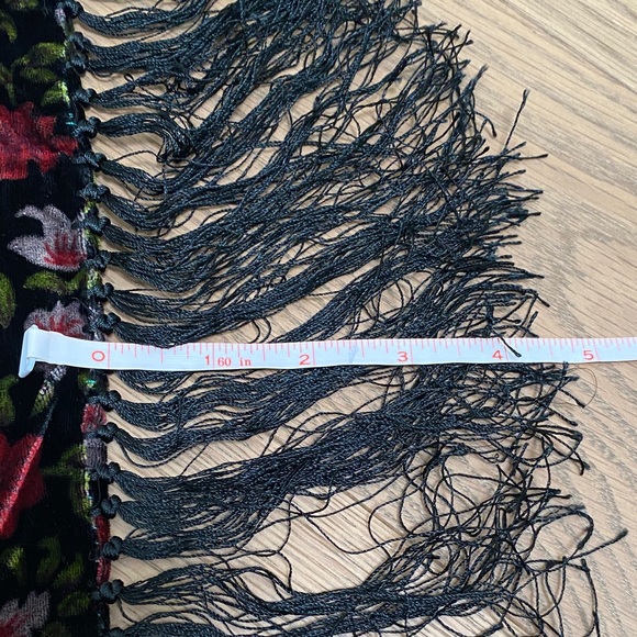 Vintage 💯 Silk Velvet Floral Scarf with Fringe - Picture 9 of 9